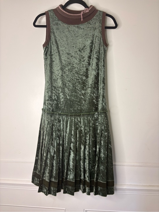 Bear two style Dresses & Skirts - Sleeveless 1920’s inspired Olive Green Velvet Pleated Dress with Contrast Trim